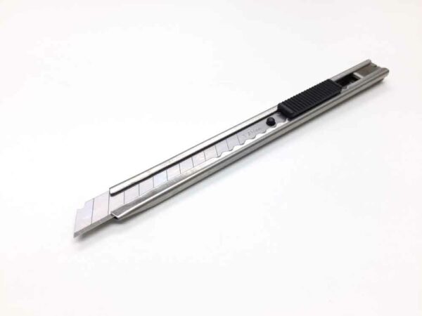 Retractable Knife with Stainless Cover